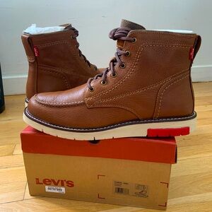 NWT Levi’s boots 11US women’s